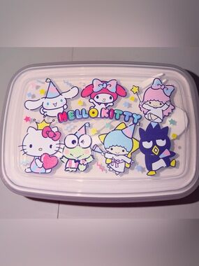 🍴NWOT Hello Kitty & friends Lunch Box with untencil set